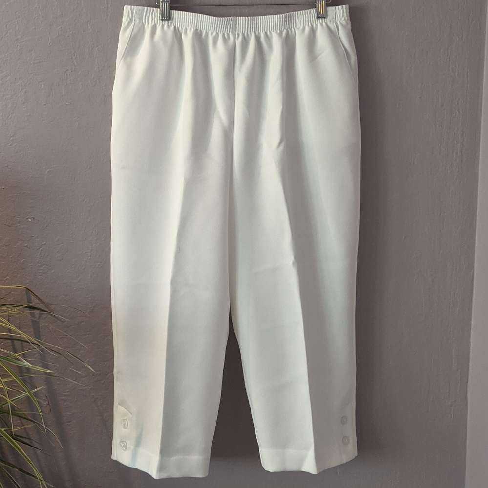 Alfred dunner white Capri pants size 12